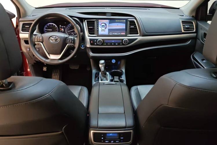 Used Toyota Highlander 2018 2.0T Two-Wheel-Drive Luxury Edition 7 Seats Emission Standard China V

