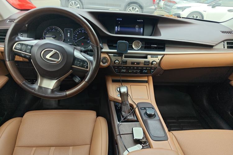 Used Lexus ES 2015 200 Elite Edition Center Console