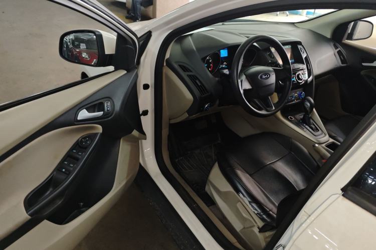 Used Ford Focus 2015 Sedan 1.6L Automatic Comfort Model Driver Seat