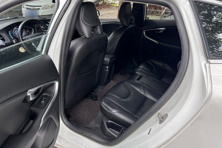 Used Volvo V40 2016 T3 Smart Luxury Edition