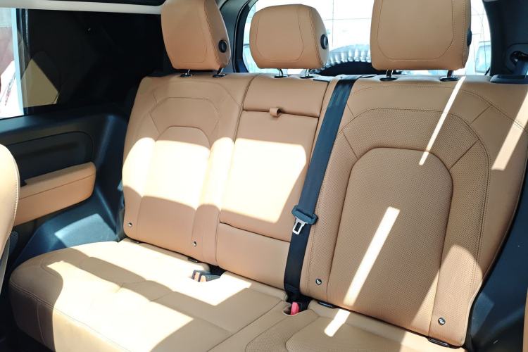 Used Land Rover Defender 2023 Revised Version 90 3.0T P400 Dark Edition Left Rear Seat