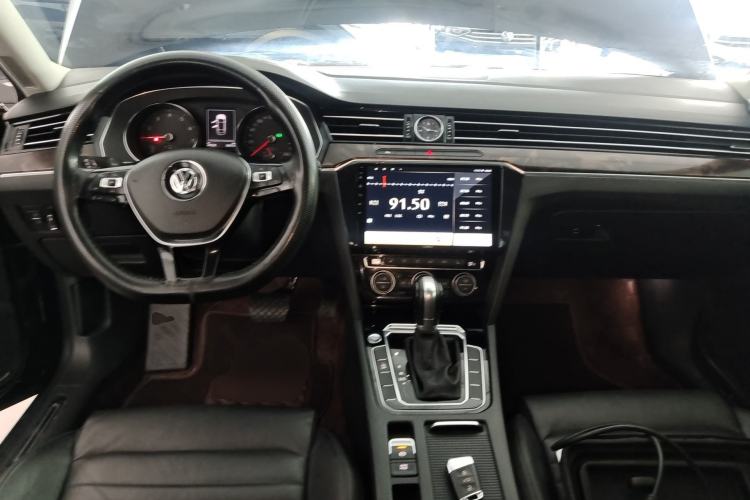 Used Volkswagen Magotan 2018 Facelift 330TSI DSG Luxury Model Center Console