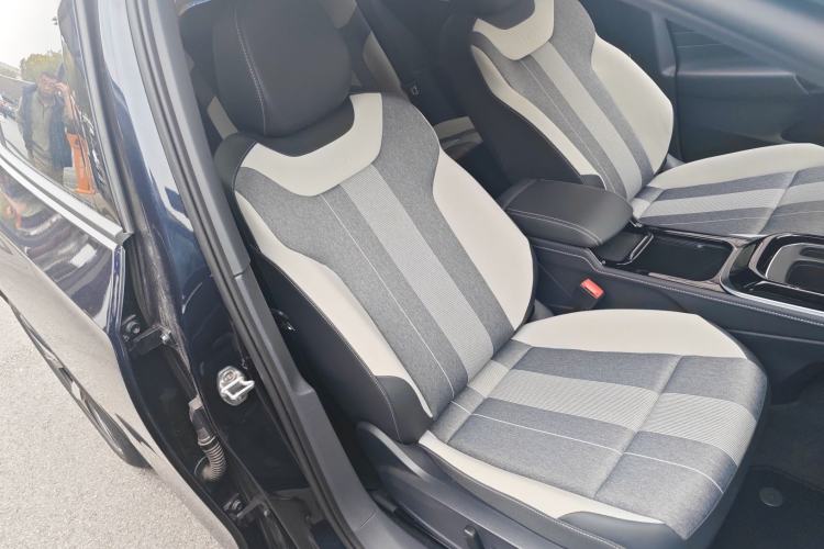 Used Volkswagen ID.4 CROZZ 2021 Long-Range PURE+ Two-Wheel Drive Version Right Front Seat