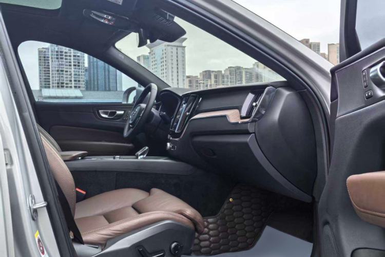 Used Volvo XC60 2023 B5 4x4 Smart Luxury Edition