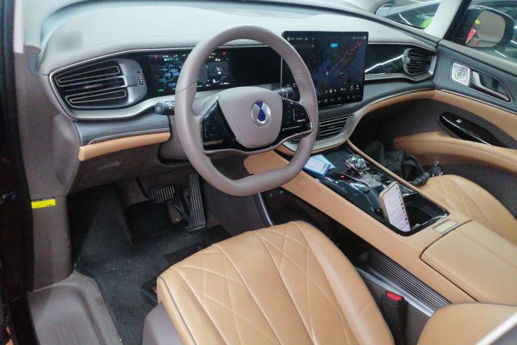 Used Denza D9 2022 EV 600 Four-Wheel Drive Prestige Model
