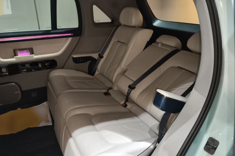 Used Zeekr MIX 2025 Long-Range Intelligent Driving Edition Interior 4