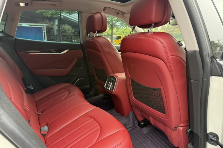 Used Maserati Levante 2016 3.0T Standard Edition Interior 8