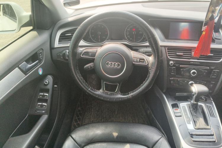 Used Audi A4L 2013 35 TFSI Automatic Standard Model Steering Wheel