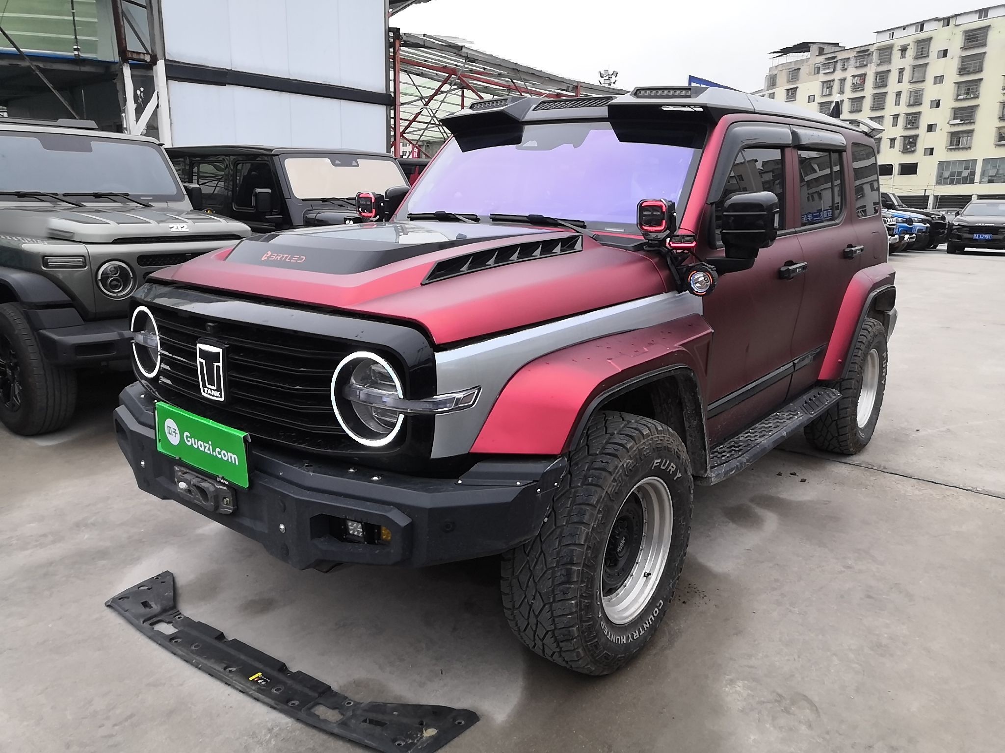 تحت مقدمة السيارة