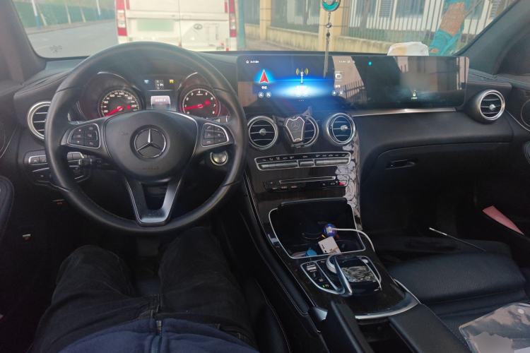 Used Mercedes-Benz GLC 2017 GLC 260 4MATIC Luxury Model Center Console