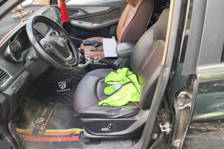 Used Baojun 560 2015 1.8L manual luxury version
