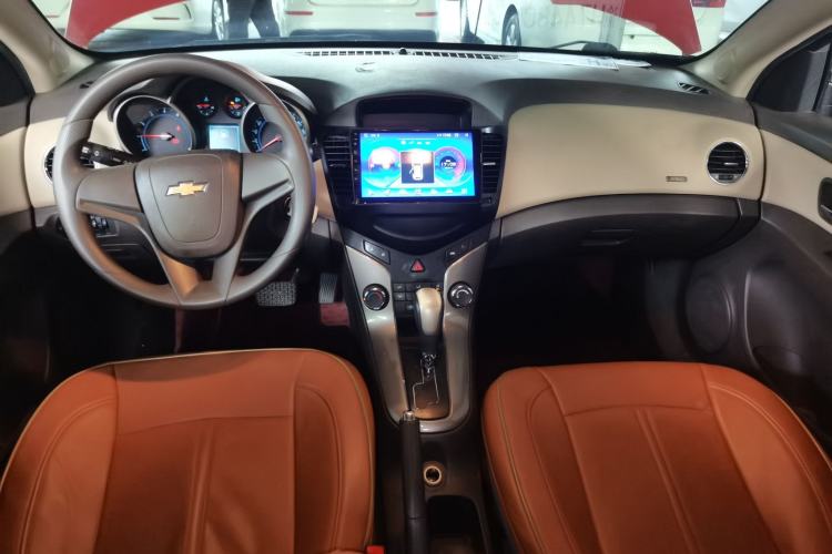 Used Chevrolet Cruze 2015 1.5L Classic SE AT Center Console