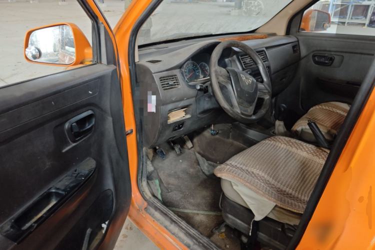 Used Wuling Rongguang V 2016 1.5L Standard Version
