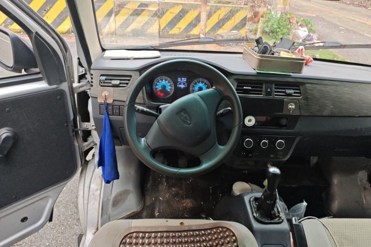 Used Jinbei New Hiace X30L 2023 1.5L Super-Enjoyment Edition Passenger Van 5/6/7-Seater Non-Air-Conditioned Version SWC15M Steering Wheel