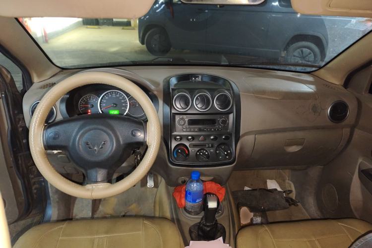 Used Wuling Hongguang 2010 1.2L Standard Version China IV Center Console