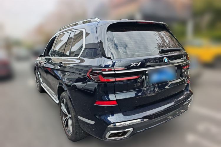 Used BMW X7 2023 xDrive40i Luxury Package with Leading Features Rear Left 45 Deg