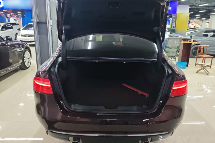 Used Jaguar XEL 2019 2.0T 200 PS Deluxe Edition Trunk