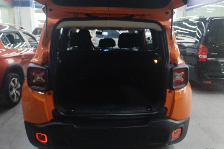 Used Jeep Renegade 2017 180T Automatic High-Energy Version Trunk