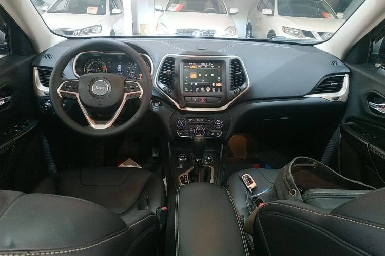 Used Jeep Cherokee 2016 2.4L Professional Smart Version