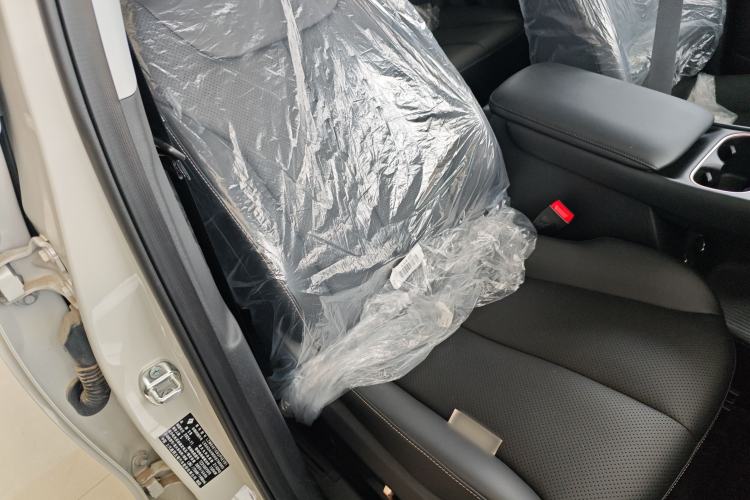 Used Baojun Yunhai 2024 140km Plug-in Hybrid Version Right Front Seat