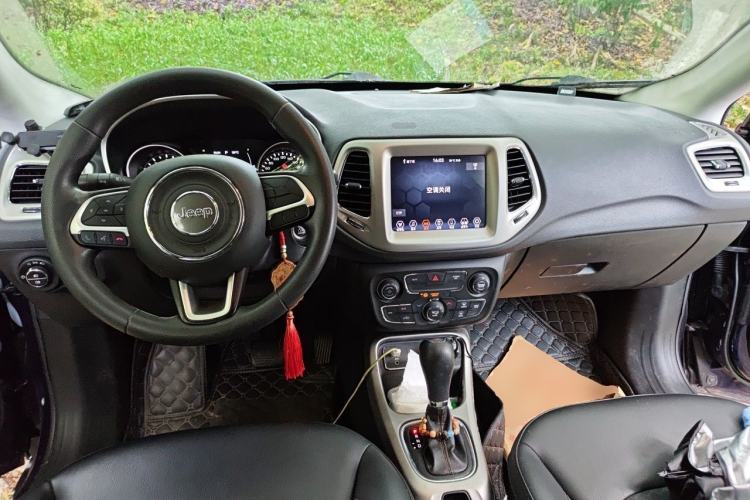Used Jeep Compass 2020 220T Automatic Leading Edition Center Console
