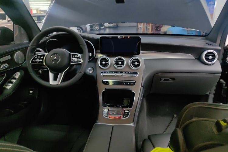 Used Mercedes-Benz GLC 2022 GLC 300 L 4MATIC Dynamic Model Center Console