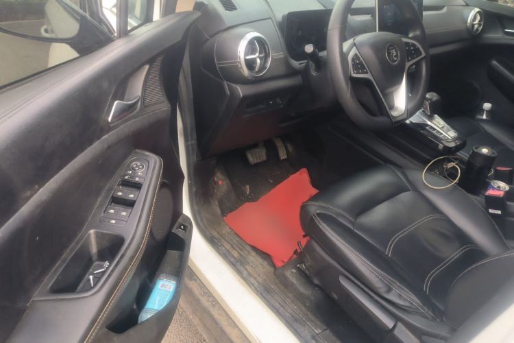 Used BYD Yuan New Energy 2019 EV360 Smart Connect Luxurious Model Driver Seat