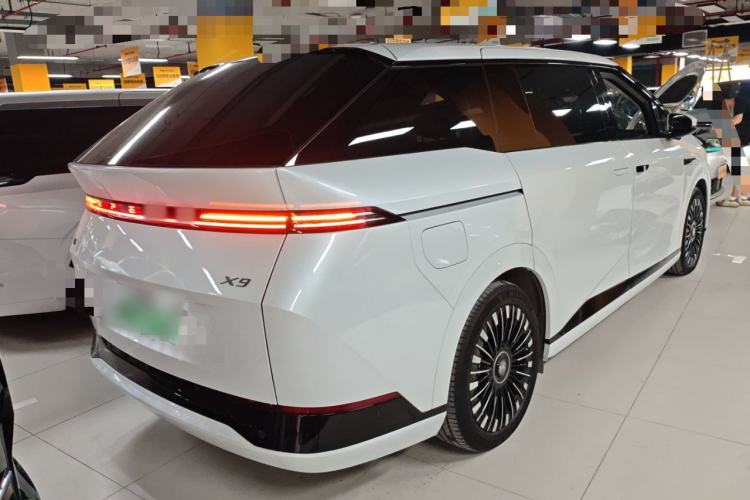 Used XPeng X9 2025 740 Ultra-Long Range Max Rear Right 45 Deg
