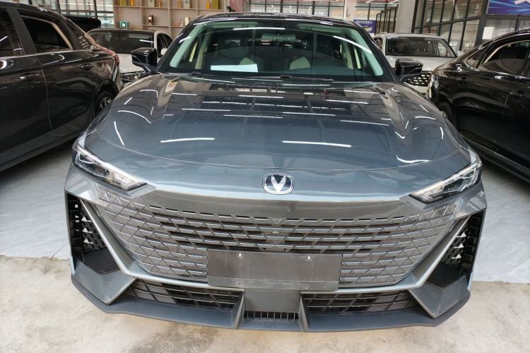 Used Changan UNI-V iDD 2023 ZhiDian iDD 1.5T 113km Smart & Fun Version
