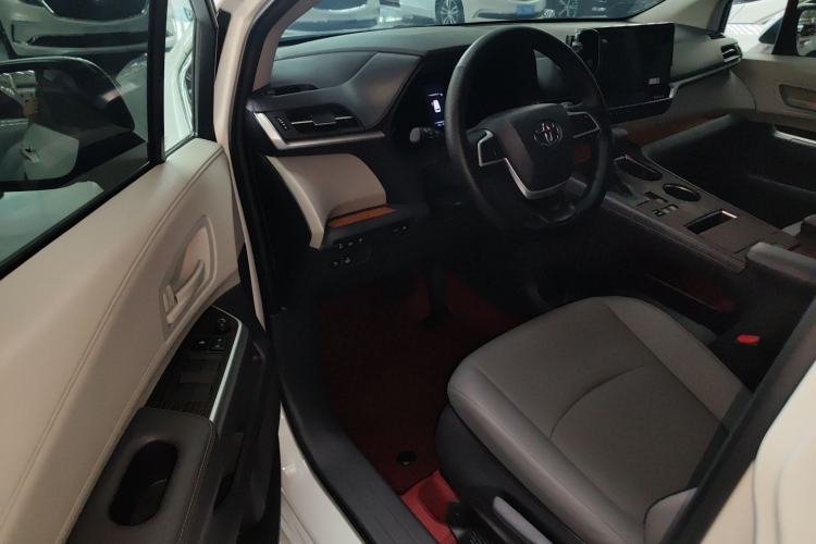 Used Toyota Granvia 2024 2.5L Hybrid Comfort Edition
