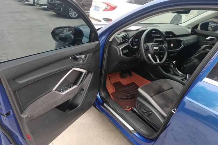 Used Audi Q3 2019 35 TFSI Advanced Dynamic Edition Driver Seat