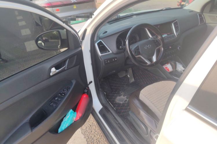 Used Hyundai Tucson 2015 2.0L Automatic Two-Wheel Drive Smart Version Driver Seat