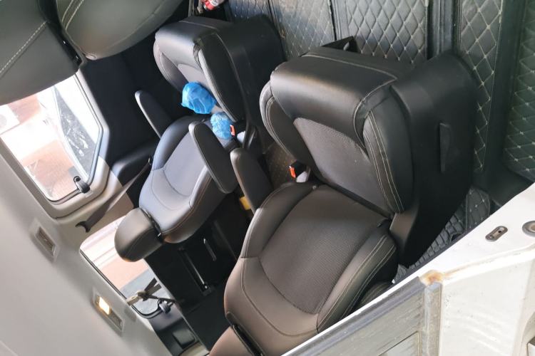 Used SAIC MAXUS G10 2016 2.0T Automatic Elite Edition Interior 4