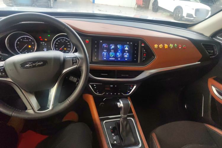 Used Zotye T300 2018 1.5L CVT Luxury Model Center Console