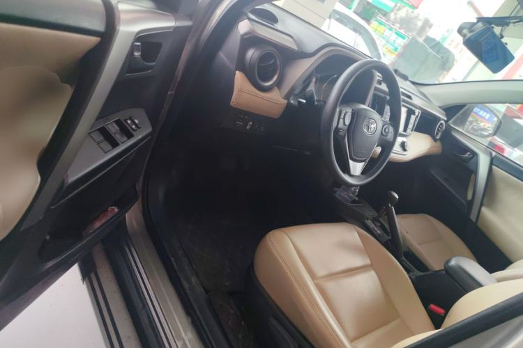 Used Toyota RAV4 2019 2.0L CVT Two-Wheel Drive Fashion X Limited Edition China VI Standard
