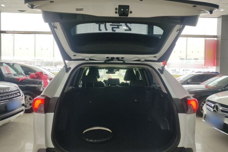 Used Toyota RAV4 Rongfang Plug-in Hybrid 2021 2.5L Two-Wheel Drive Elite Pro Trunk