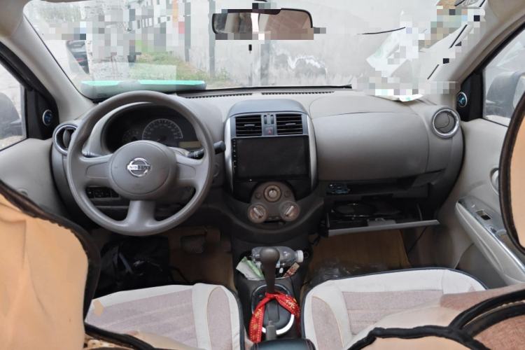 Used Nissan Sunny 2011 1.5XE CVT Comfort Edition Center Console