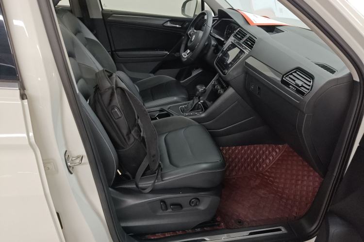 Used Volkswagen Tiguan L 2021 330TSI Automatic Two-Wheel Drive R-Line Enhanced Edition Right Front Seat