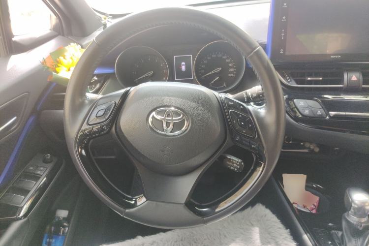 Used Toyota IZOA 2020 2.0L Yichi Version
