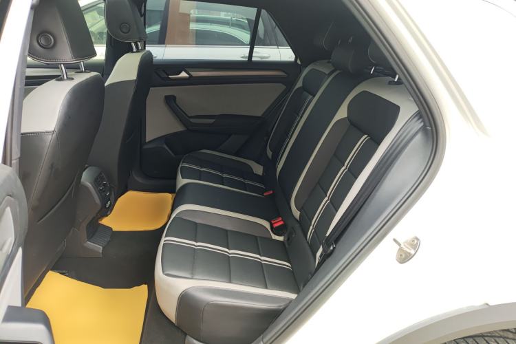 Used Volkswagen T-ROC 2024 300TSI DSG Two-Wheel-Drive Chen Guang Edition Left Rear Seat