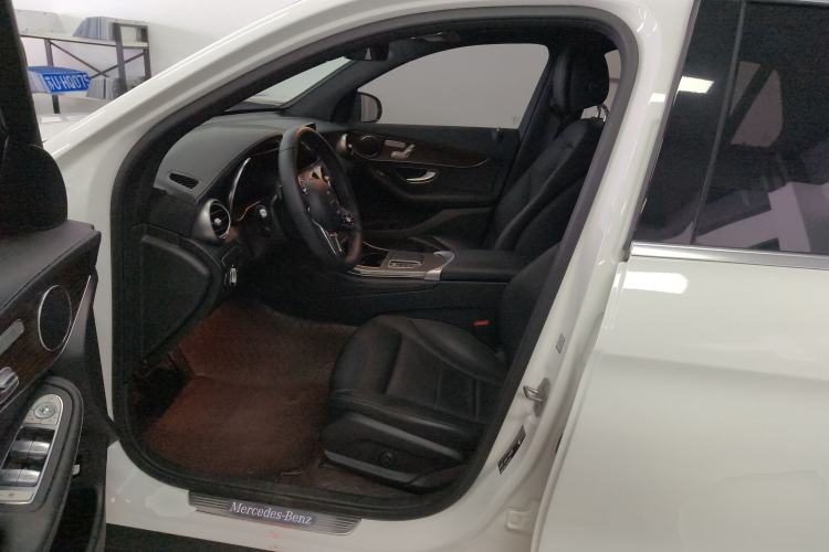 Used Mercedes-Benz GLC 2022 Facelift GLC 260 L 4MATIC Luxury Edition Left Front Seat