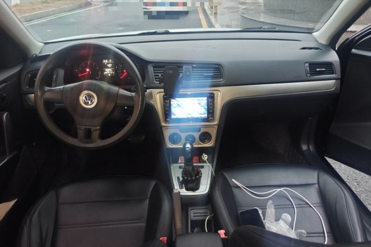 Used Volkswagen Lavida 2013 Revised Classic 1.6L Automatic Fashion Edition Center Console