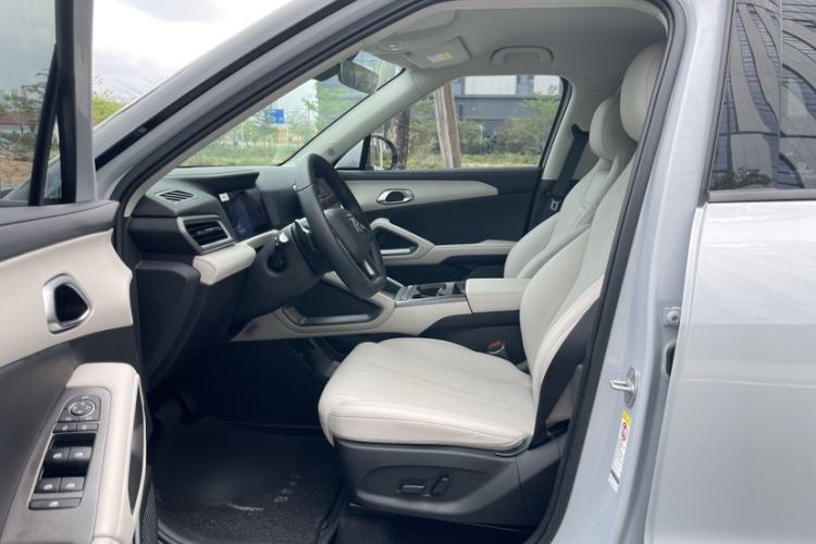 Used BYD Yuan UP 2025 Intelligent Driving Version 401 km Leading Edition Interior 5