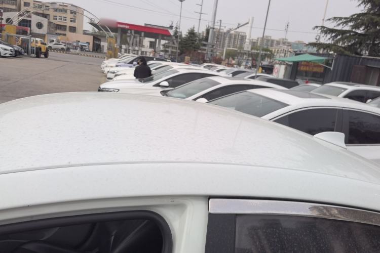 Used Hyundai Verna (older generation) 2014 1.4L Manual Smart GLS Trim Roof