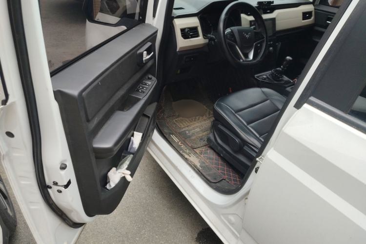 Used Wuling Hongguang PLUS 2019 1.5T Manual Luxury 7-Seater Driver Seat