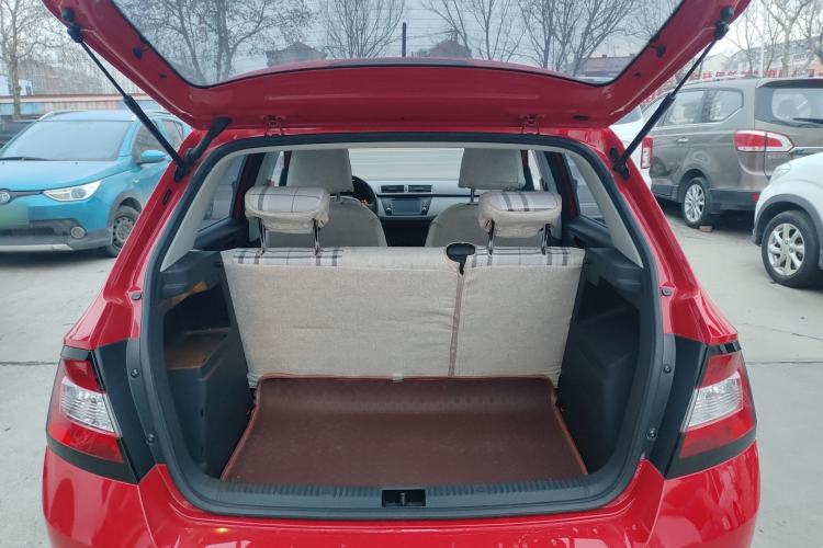 Used Skoda Fabia 2015 1.4L Automatic Front-Drive Model Trunk