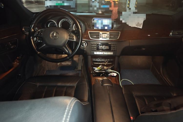 Used Mercedes-Benz E-Class 2014 Facelifted E 260 L Luxury Edition Center Console