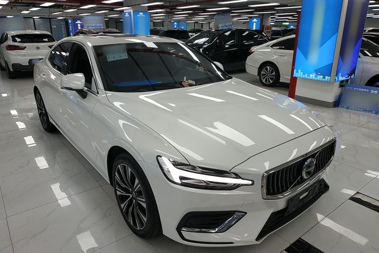 Used Volvo S60 2025 B4 Zhiyuan Luxury Edition
