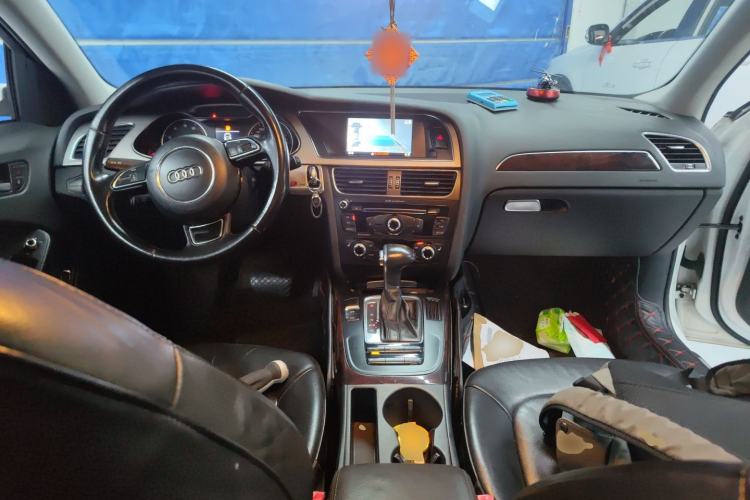 Used Audi A4L 2015 35 TFSI Automatic Comfort Model Center Console