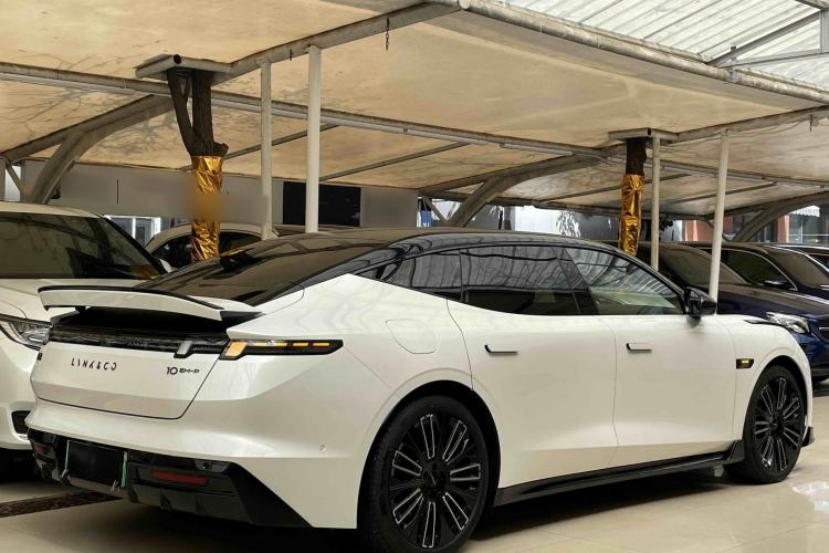 Used Lynk & Co 10 EM-P 2025 Facelifted Model 240 All-Wheel Drive Ultra Exterior 3